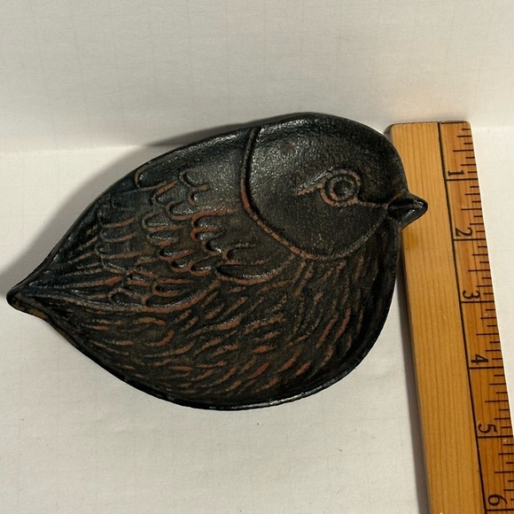 Cast Iron Bird Wall Hanging Baby Chick Textured Spoon Rest 6 x 4 inches - Picture 4 of 4